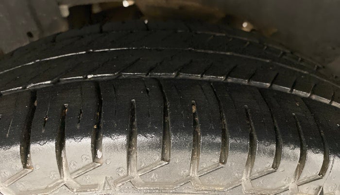 2010 Maruti A Star VXI, Petrol, Manual, 50,887 km, Right Rear Tyre Tread
