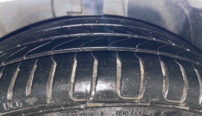 2021 Hyundai NEW I20 Asta 1.0 GDI Turbo IMT, Petrol, Manual, 41,111 km, Right Front Tyre Tread