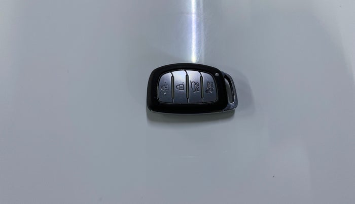 2021 Hyundai NEW I20 Asta 1.0 GDI Turbo IMT, Petrol, Manual, 41,111 km, Key Close Up