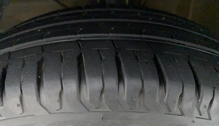 2020 Maruti XL6 ALPHA AT SHVS, Petrol, Automatic, 20,749 km, Left Front Tyre Tread