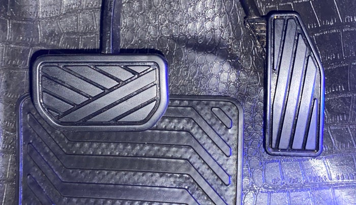 2020 Maruti XL6 ALPHA AT SHVS, Petrol, Automatic, 20,749 km, Pedals