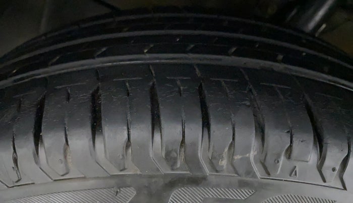 2020 Maruti XL6 ALPHA AT SHVS, Petrol, Automatic, 20,749 km, Right Front Tyre Tread