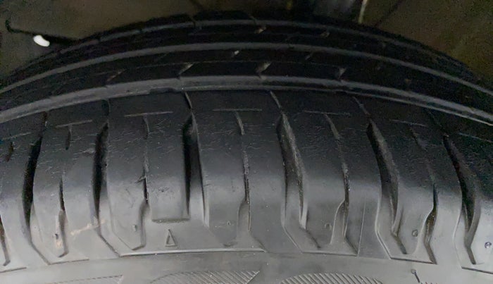 2020 Maruti XL6 ALPHA AT SHVS, Petrol, Automatic, 20,749 km, Right Rear Tyre Tread