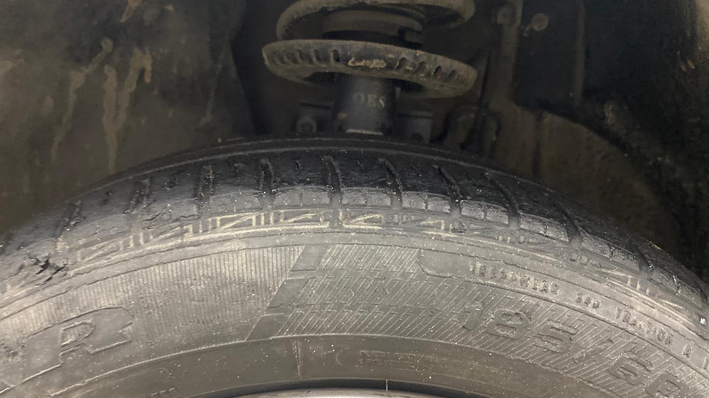 2013 Volkswagen Polo HIGHLINE1.2L, Petrol, Manual, 70,717 km, Left Front Tyre Tread