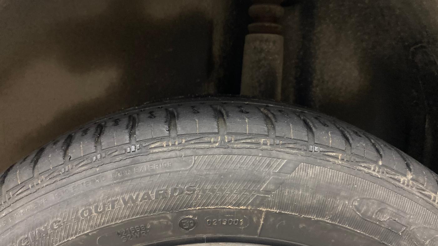 2013 Volkswagen Polo HIGHLINE1.2L, Petrol, Manual, 70,717 km, Left Rear Tyre Tread