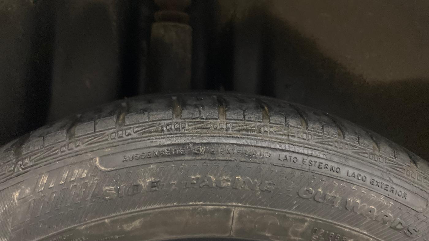 2013 Volkswagen Polo HIGHLINE1.2L, Petrol, Manual, 70,717 km, Right Rear Tyre Tread