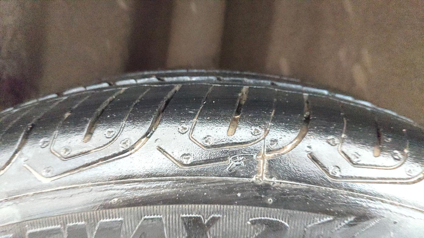 2016 Volkswagen Ameo HIGHLINE1.2L, Petrol, Manual, 74,987 km, Right Rear Tyre Tread