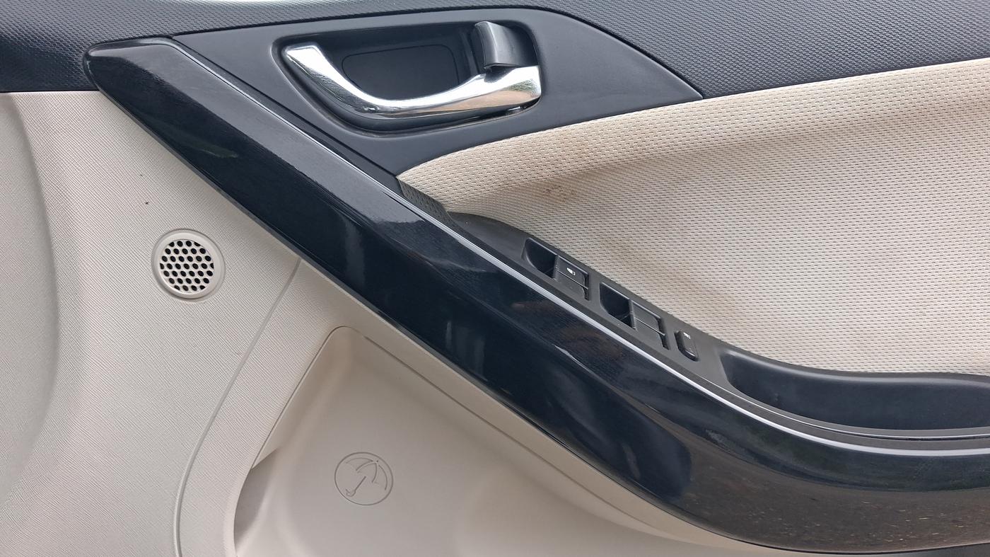 2023 Tata NEXON XZA PLUS SUNROOF PETROL, Petrol, Automatic, 32,224 km, Driver Side Door Panels Control