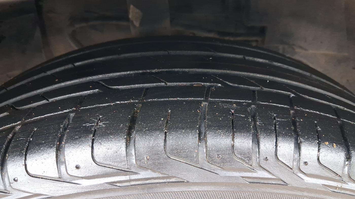 2023 Tata NEXON XZA PLUS SUNROOF PETROL, Petrol, Automatic, 32,224 km, Right Front Tyre Tread