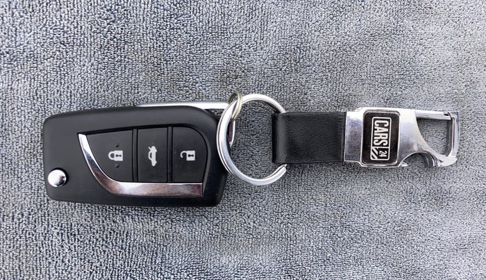 2016 Toyota Corolla Altis G CVT PETROL, Petrol, Automatic, 36,134 km, Key Close Up