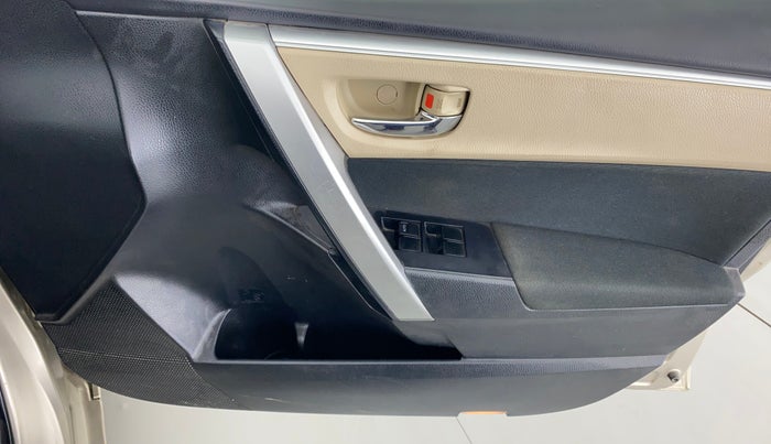 2016 Toyota Corolla Altis G CVT PETROL, Petrol, Automatic, 36,134 km, Driver Side Door Panels Control