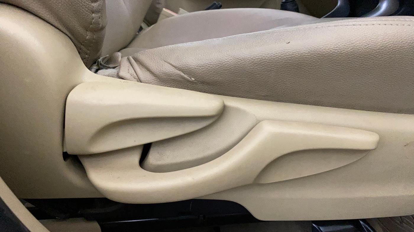 2019 Toyota YARIS J MT, CNG, Manual, 1,20,485 km, Driver Side Adjustment Panel