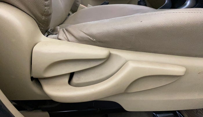 2019 Toyota YARIS J MT, CNG, Manual, 1,20,485 km, Driver Side Adjustment Panel