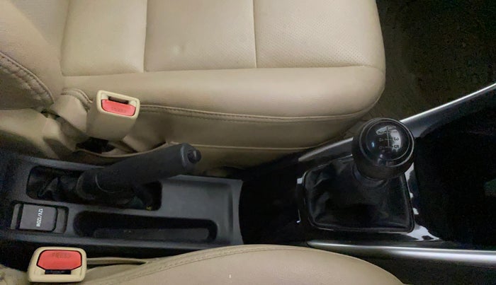 2019 Toyota YARIS J MT, CNG, Manual, 1,20,485 km, Gear Lever