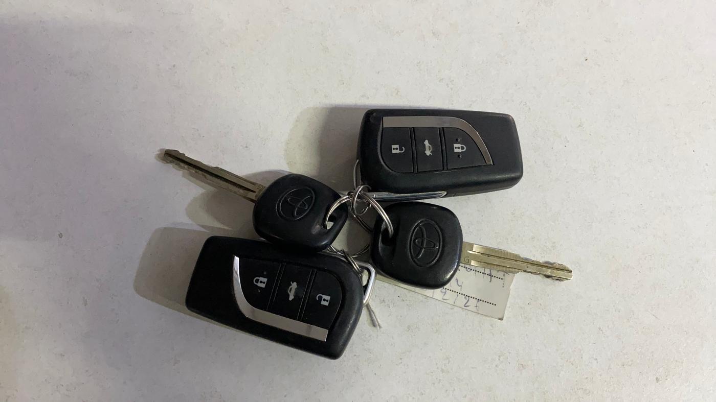 2019 Toyota YARIS J MT, CNG, Manual, 1,20,485 km, Key Close Up