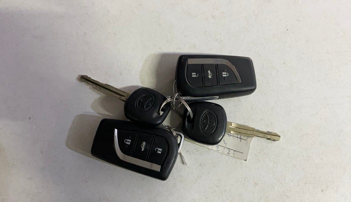 2019 Toyota YARIS J MT, CNG, Manual, 1,20,485 km, Key Close Up