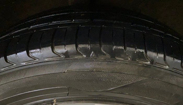 2019 Toyota YARIS J MT, CNG, Manual, 1,20,485 km, Right Rear Tyre Tread