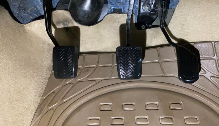 2019 Toyota YARIS J MT, CNG, Manual, 1,20,485 km, Pedals