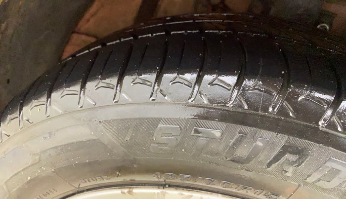 2015 Volkswagen Polo HIGHLINE1.2L, Petrol, Manual, 60,707 km, Right Front Tyre Tread