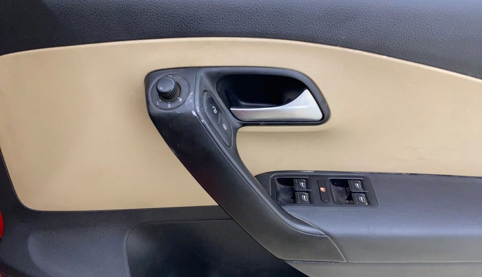 2015 Volkswagen Polo HIGHLINE1.2L, Petrol, Manual, 60,707 km, Driver Side Door Panels Control