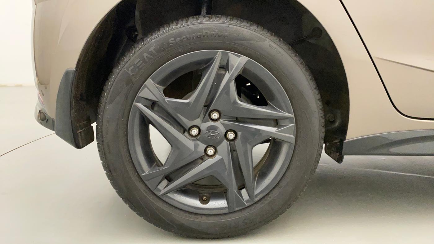 2020 Hyundai NEW I20 SPORTZ 1.2 AT, Petrol, Automatic, 8,895 km, Right Rear Wheel