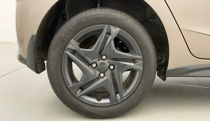 2020 Hyundai NEW I20 SPORTZ 1.2 AT, Petrol, Automatic, 8,895 km, Right Rear Wheel