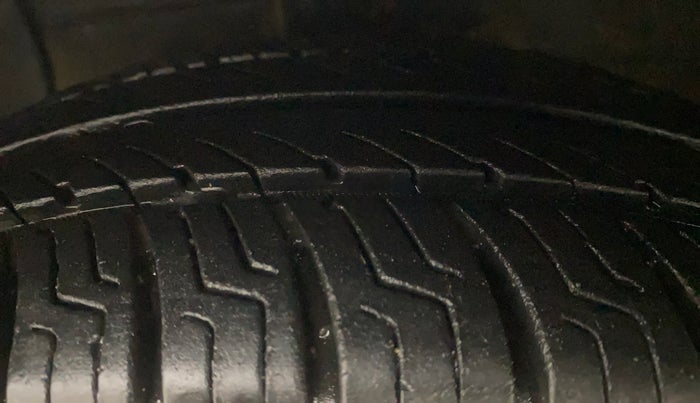 2014 Hyundai Xcent S (O) 1.2, Petrol, Manual, 72,476 km, Left Front Tyre Tread