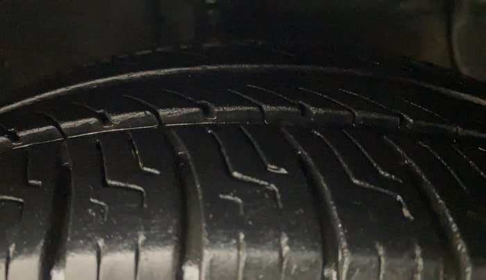 2014 Hyundai Xcent S (O) 1.2, Petrol, Manual, 72,476 km, Right Front Tyre Tread