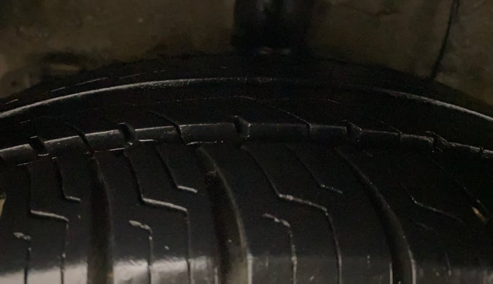 2014 Hyundai Xcent S (O) 1.2, Petrol, Manual, 72,476 km, Right Rear Tyre Tread