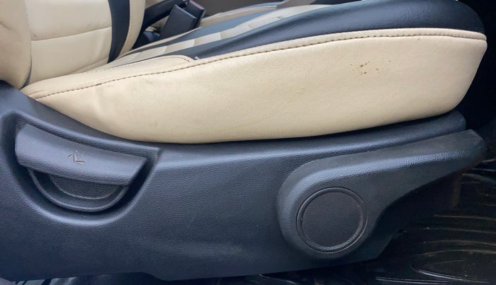 2014 Hyundai Xcent S (O) 1.2, Petrol, Manual, 72,476 km, Driver Side Adjustment Panel