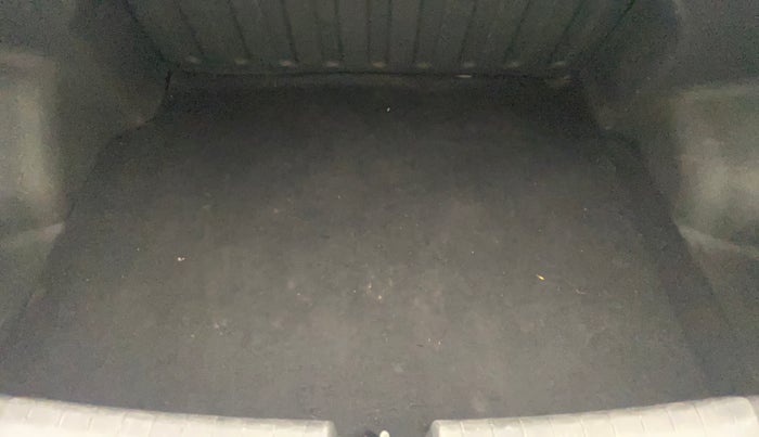 2014 Hyundai Xcent S (O) 1.2, Petrol, Manual, 72,476 km, Boot Inside