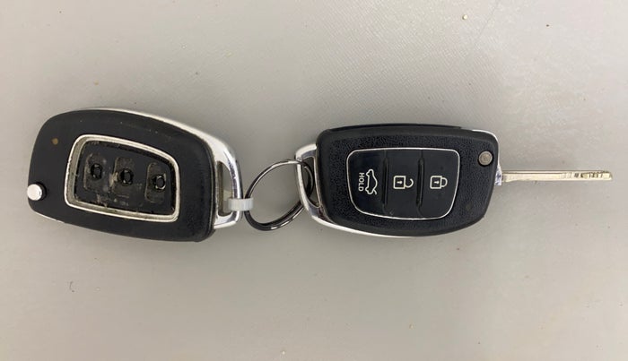 2014 Hyundai Xcent S (O) 1.2, Petrol, Manual, 72,476 km, Key Close Up