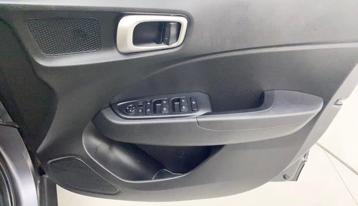 2022 Hyundai VENUE SX PLUS 1.0 TURBO DCT, Petrol, Automatic, 15,410 km, Driver Side Door Panels Control