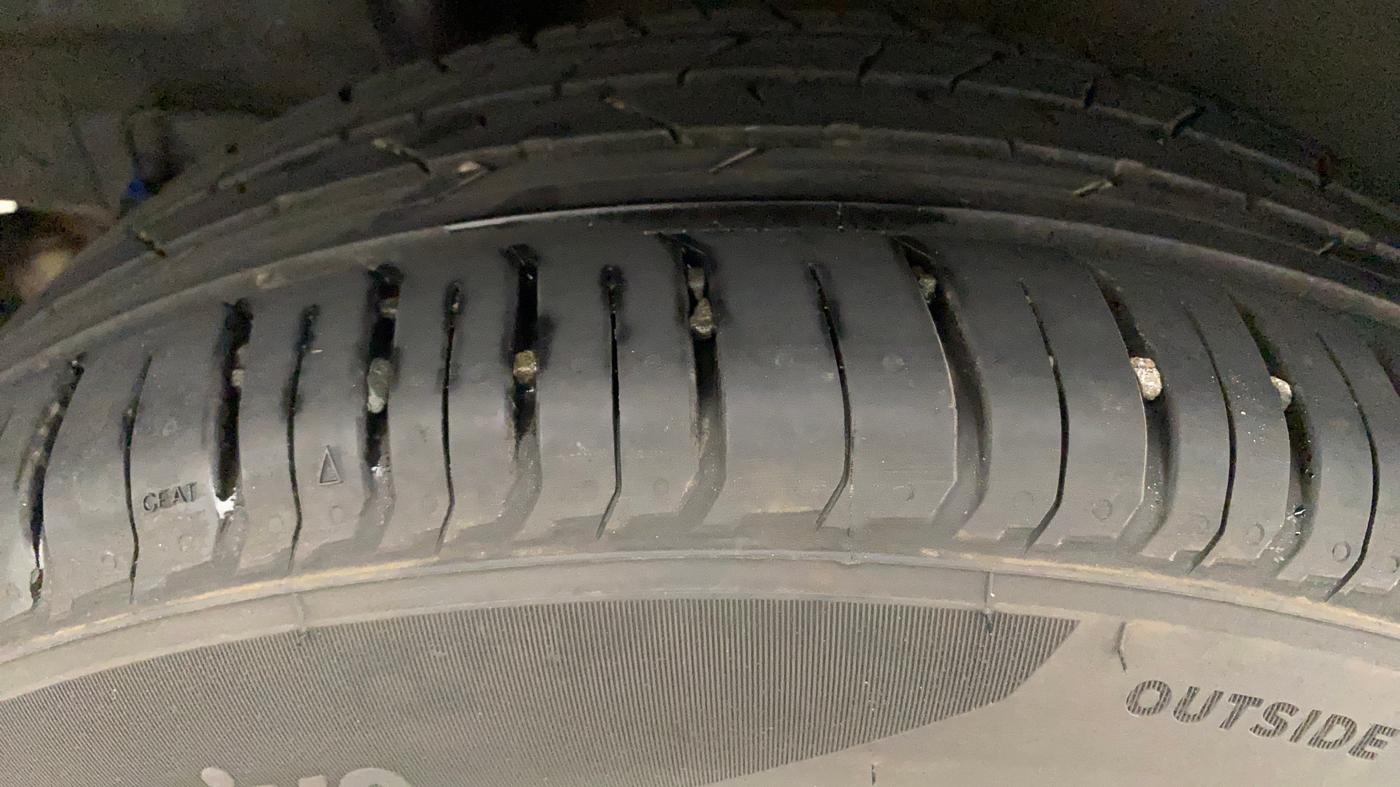2022 Hyundai VENUE SX PLUS 1.0 TURBO DCT, Petrol, Automatic, 15,410 km, Right Front Tyre Tread