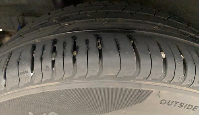 2022 Hyundai VENUE SX PLUS 1.0 TURBO DCT, Petrol, Automatic, 15,410 km, Right Front Tyre Tread