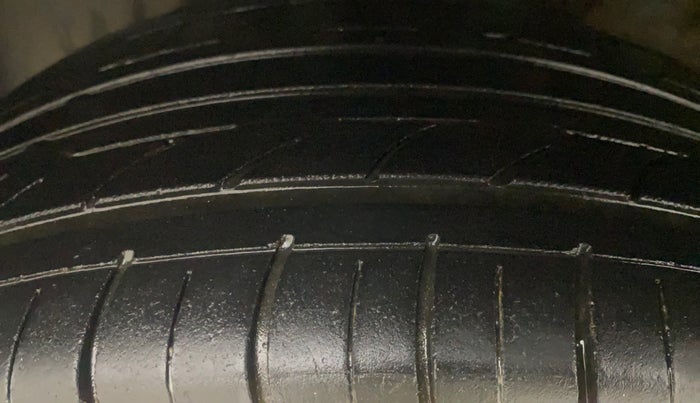 2017 Hyundai Elite i20 ASTA 1.2 DUAL TONE, Petrol, Manual, 90,554 km, Left Front Tyre Tread