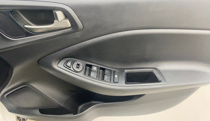 2017 Hyundai Elite i20 ASTA 1.2 DUAL TONE, Petrol, Manual, 90,554 km, Driver Side Door Panels Control