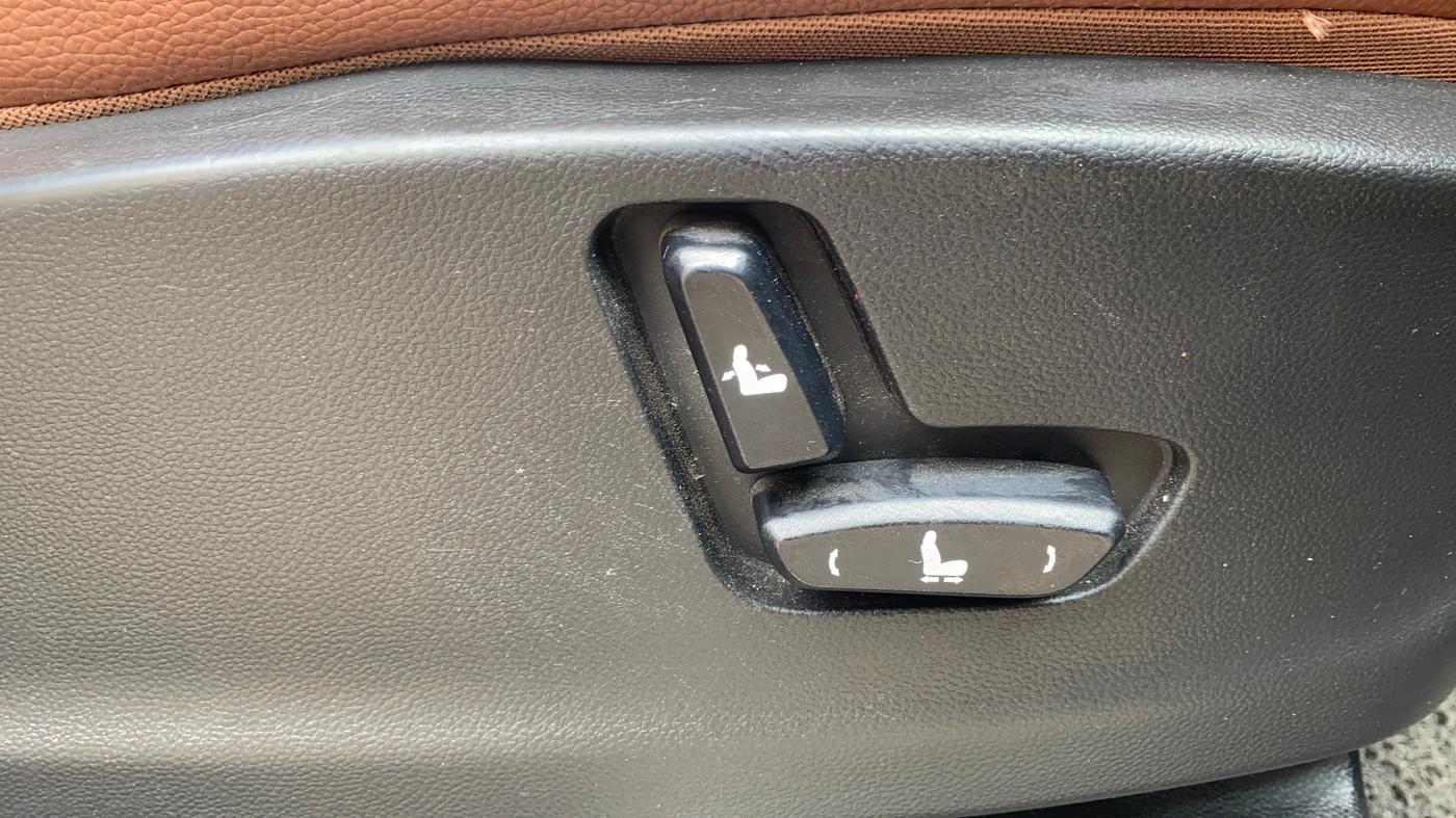 2022 MG HECTOR PLUS SHARP 1.5 PETROL TURBO CVT 6-STR, Petrol, Automatic, 56,089 km, Driver Side Adjustment Panel