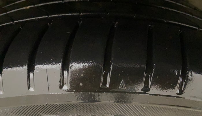 2022 MG HECTOR PLUS SHARP 1.5 PETROL TURBO CVT 6-STR, Petrol, Automatic, 56,089 km, Right Front Tyre Tread