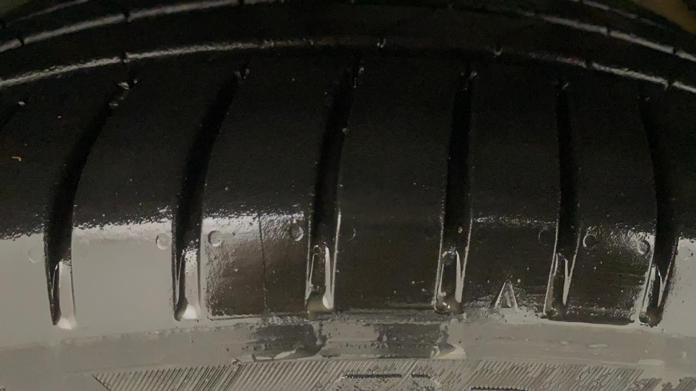 2022 MG HECTOR PLUS SHARP 1.5 PETROL TURBO CVT 6-STR, Petrol, Automatic, 56,089 km, Left Front Tyre Tread