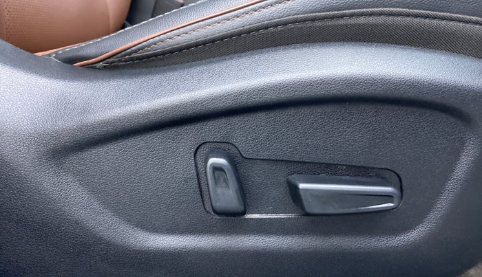 2021 Hyundai ALCAZAR PLATINUM (O) 6STR 2.0 AT, Petrol, Automatic, 9,679 km, Driver Side Adjustment Panel