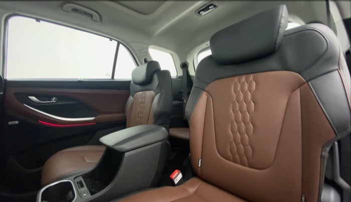 2021 Hyundai ALCAZAR PLATINUM (O) 6STR 2.0 AT, Petrol, Automatic, 9,679 km, Right Side Rear Door Cabin