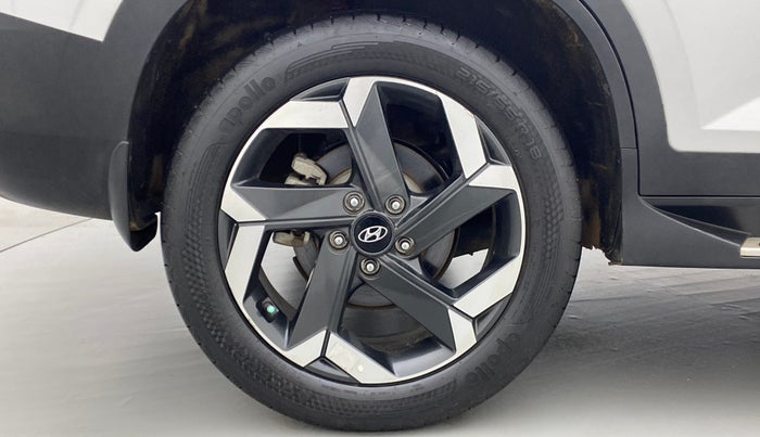 2021 Hyundai ALCAZAR PLATINUM (O) 6STR 2.0 AT, Petrol, Automatic, 9,679 km, Right Rear Wheel