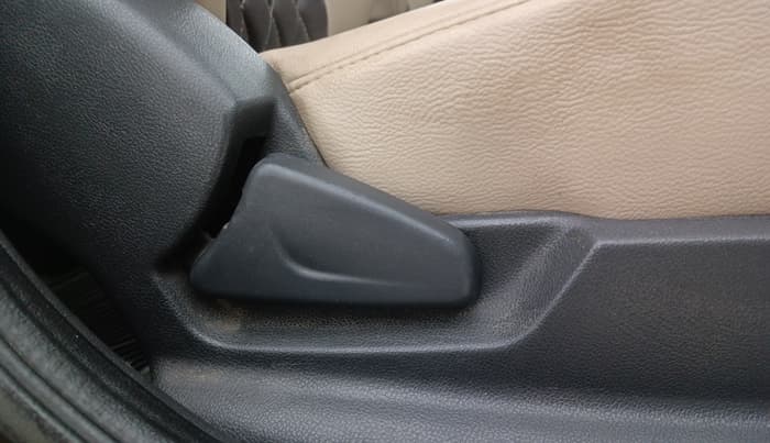 2016 Renault Kwid RXT 0.8, Petrol, Manual, 43,971 km, Driver Side Adjustment Panel