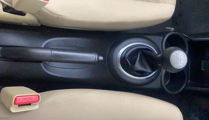 2015 Honda Mobilio 1.5L I-VTEC V, Petrol, Manual, 68,532 km, Gear Lever