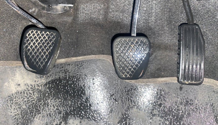 2015 Honda Mobilio 1.5L I-VTEC V, Petrol, Manual, 68,532 km, Pedals