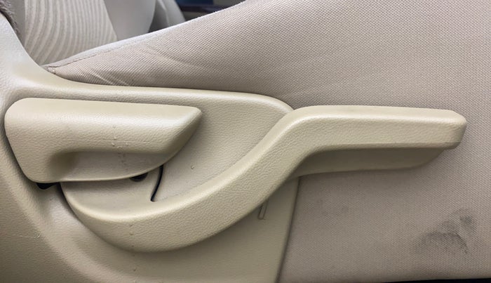 2015 Honda Mobilio 1.5L I-VTEC V, Petrol, Manual, 68,532 km, Driver Side Adjustment Panel