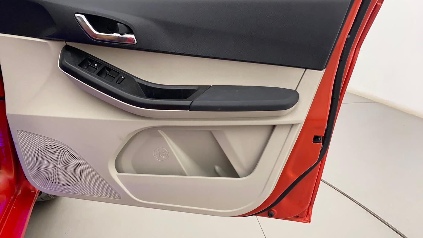 2022 Tata Tiago XZA PLUS DUAL TONE PETROL, Petrol, Automatic, 8,870 km, Driver Side Door Panels Control