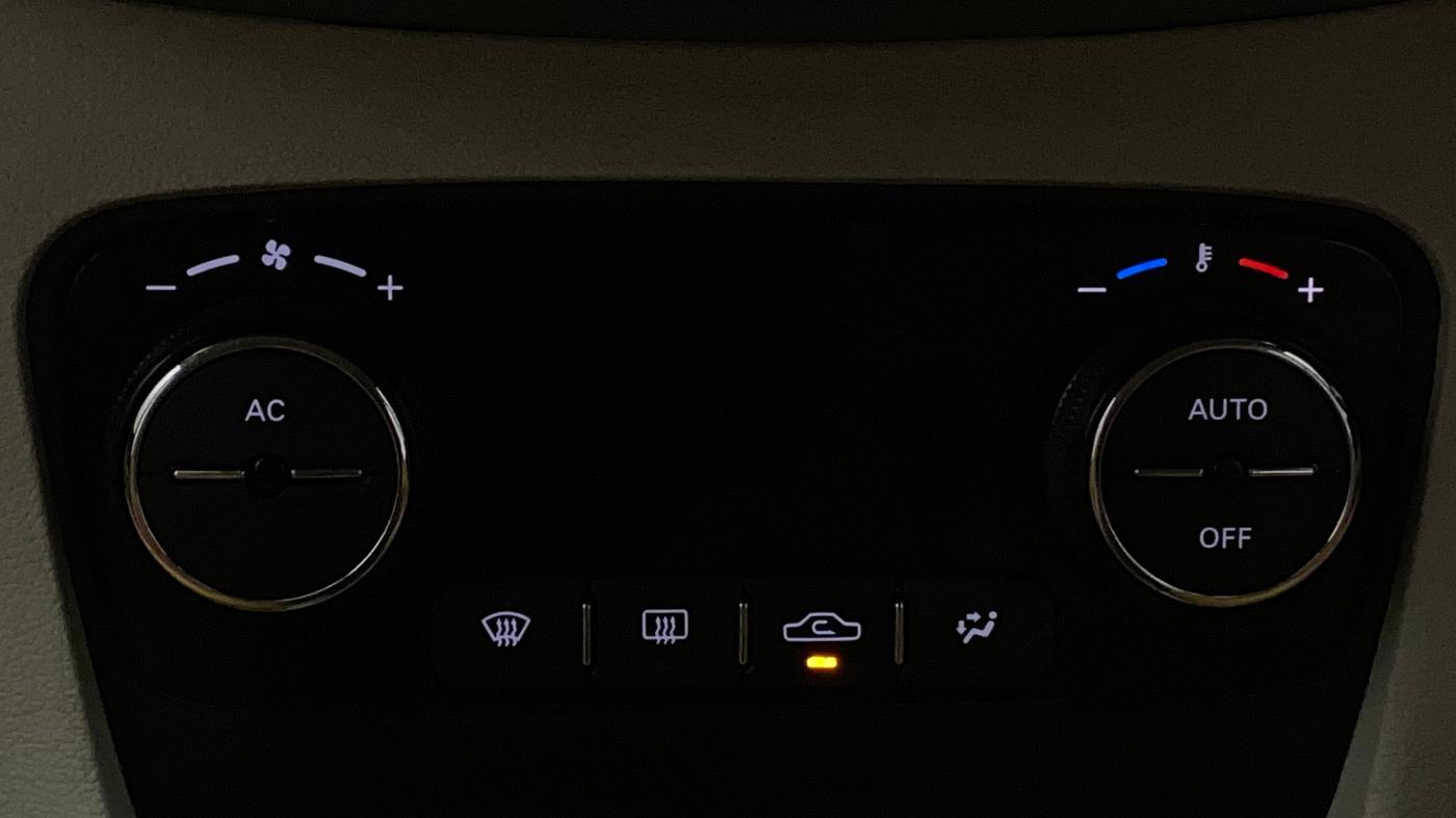 2022 Tata Tiago XZA PLUS DUAL TONE PETROL, Petrol, Automatic, 8,870 km, Automatic Climate Control