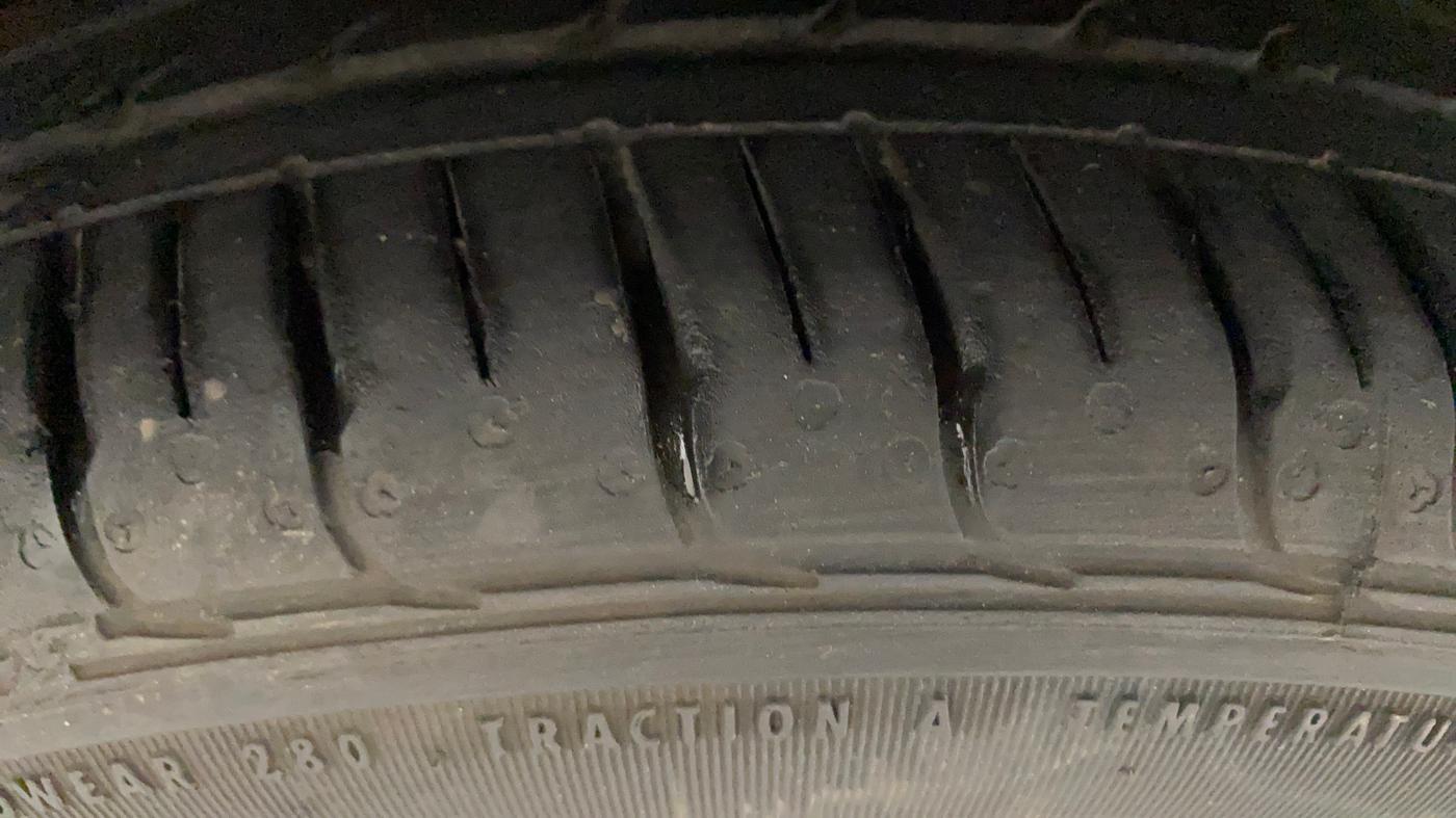 2022 Tata Tiago XZA PLUS DUAL TONE PETROL, Petrol, Automatic, 8,870 km, Right Front Tyre Tread